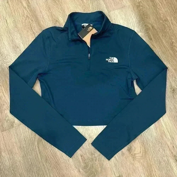 The North Face Women’s cropped 1/4 Zip Pullover, Medium - Picture 1 of 9